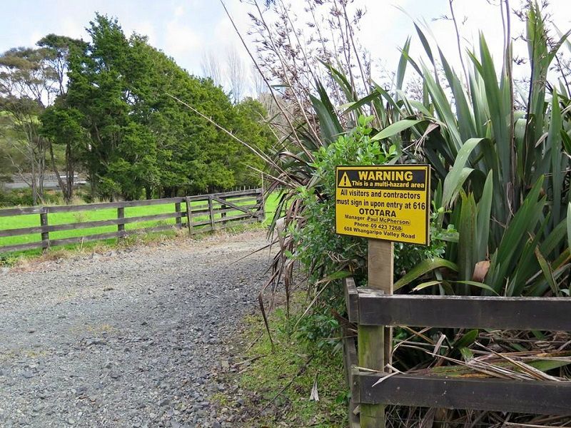 Signage example gallery - Gate Plates
